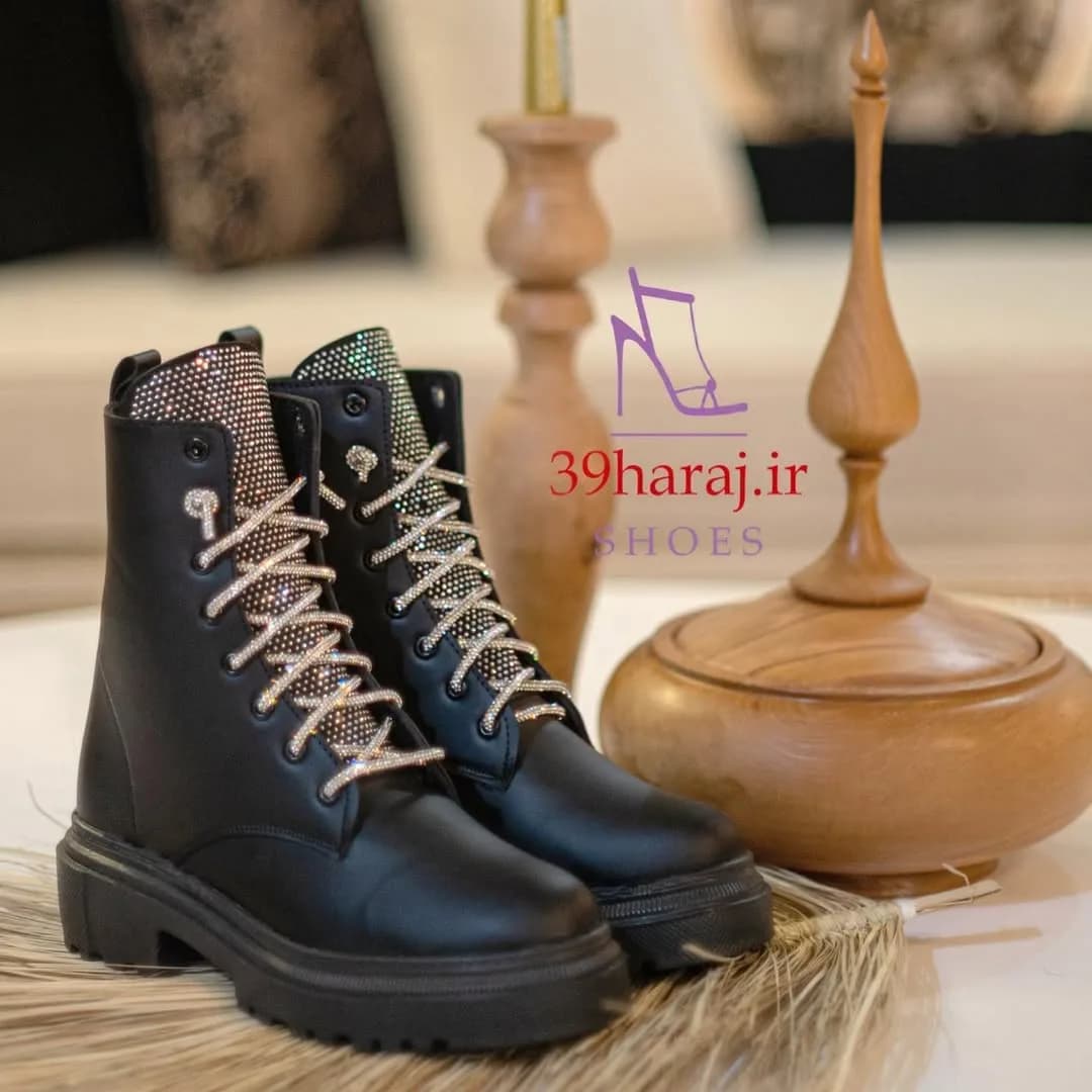 بوت نگیندار چرم حولهای