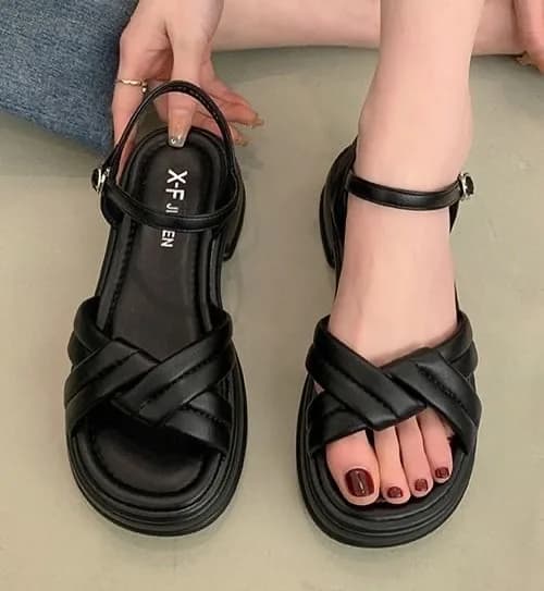 صندل، رنگ مشکی، جنس چرم، بندی، پاشنه تخت