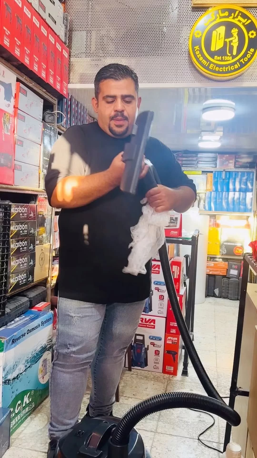 جاروبرقی و دمنده صنعتی وود کینگ، رنگ مشکی، جنس پلاستیک، لولهدار