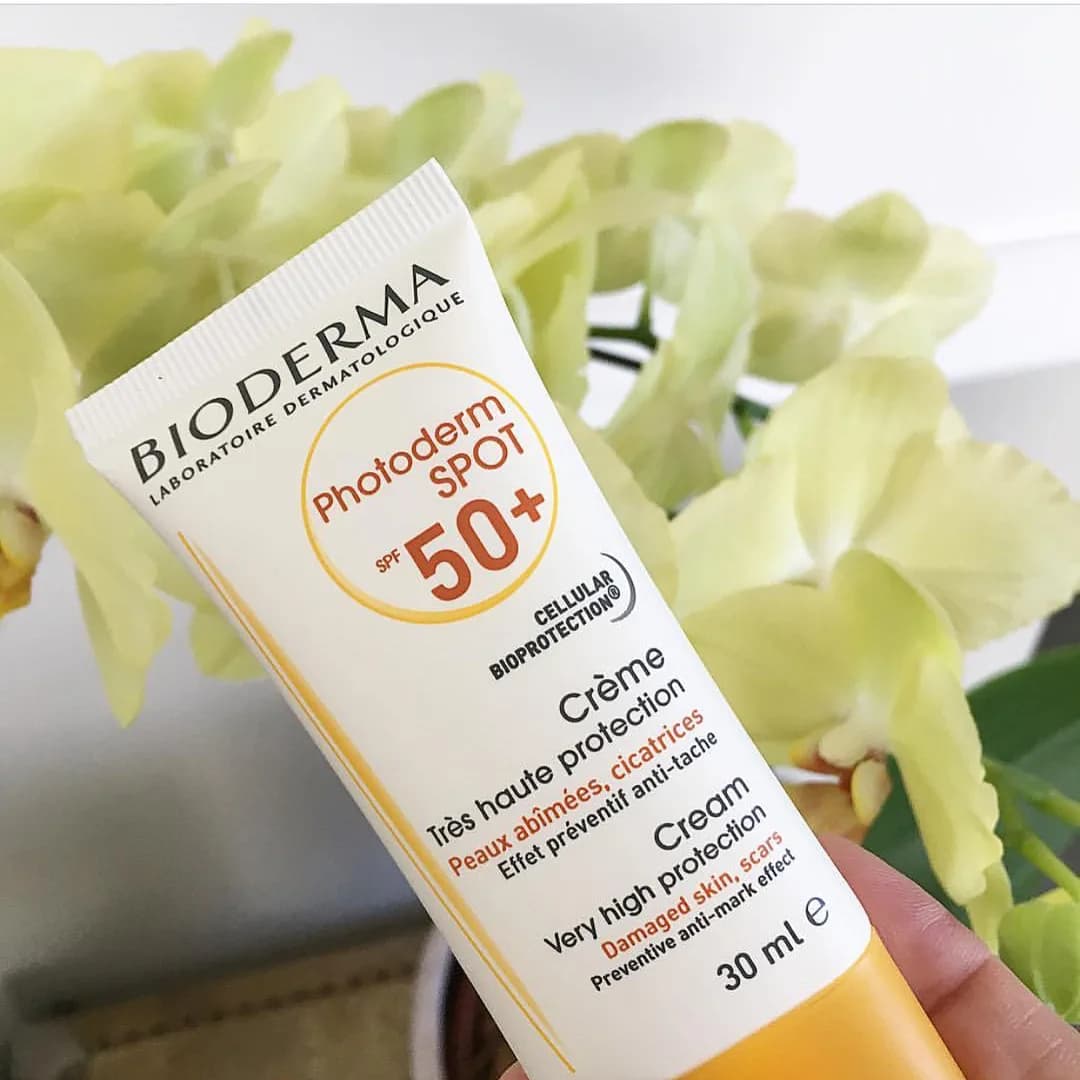 ضد آفتاب فتودرم اسپات SPF50 بایودرما، رنگ سفید و نارنجی، جنس پلاستیک، تیوپی