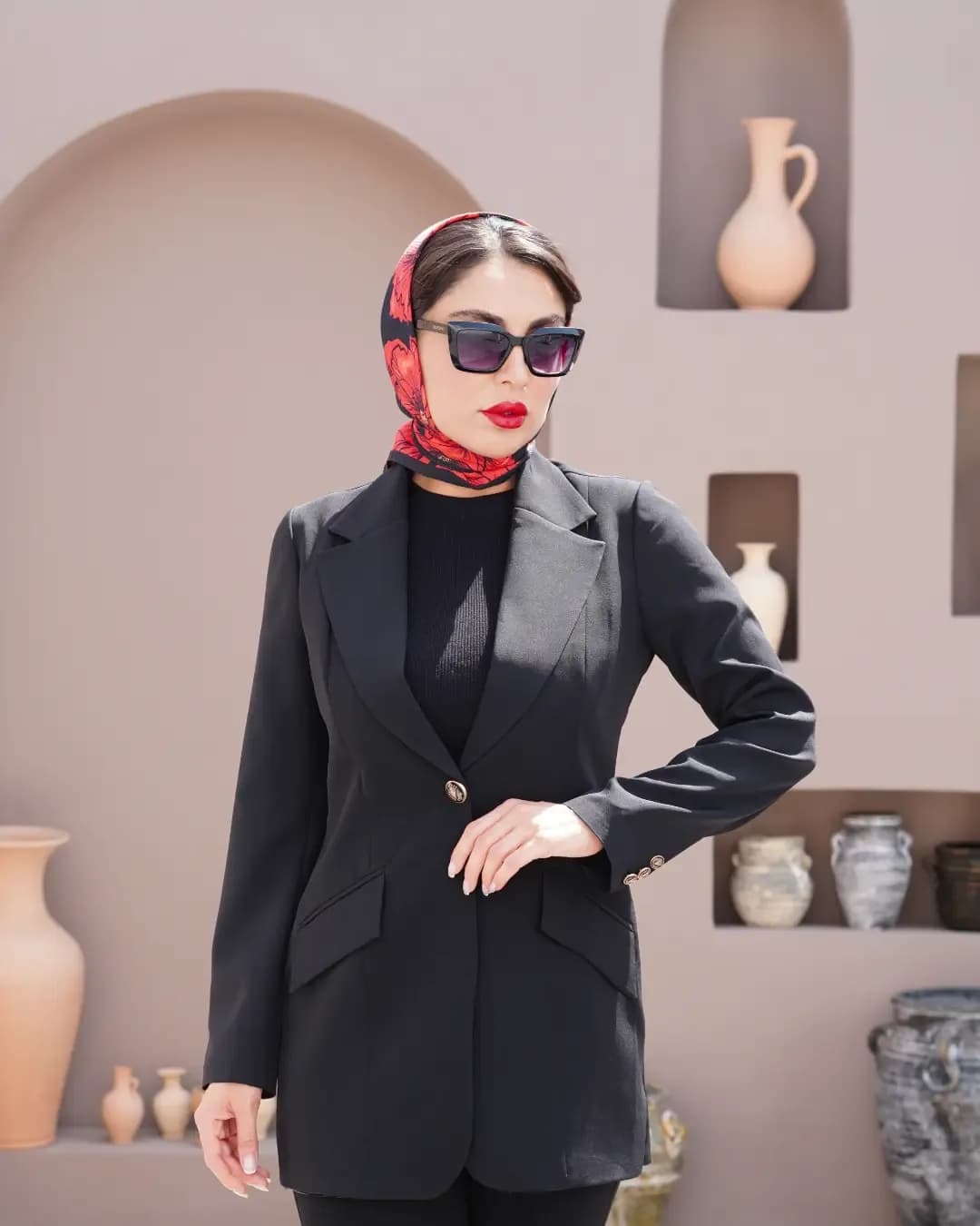 کت مجلسی زنانه، رنگ مشکی، آستین بلند، یقه انگلیسی، جذب، قد کوتاه