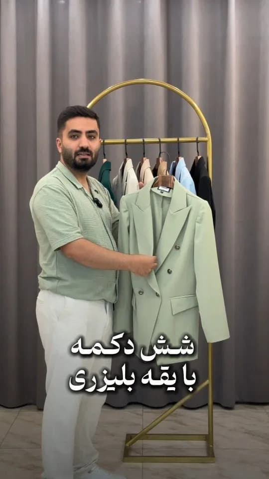 کت تک آتوسا، رنگ سبز کمرنگ، بلند، یقه انگلیسی، شش دکمه