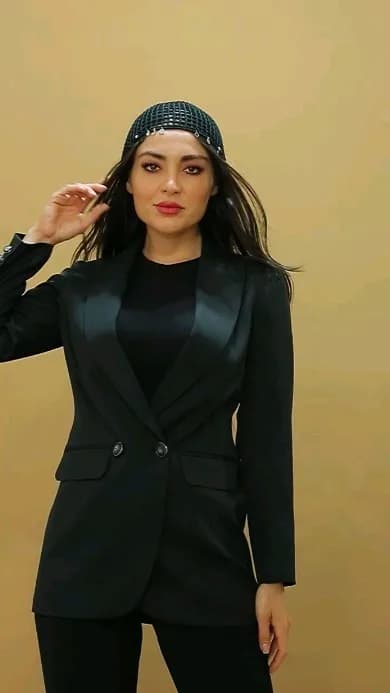 ست کت و شلوار زنانه مدل B۲ دکمه، رنگ مشکی، جنس کرپ، کت تک‌دکمه یقه انگلیسی