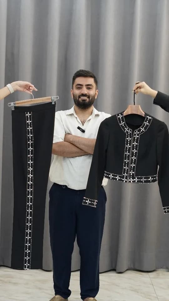 ست کراپ کت و شلوار مهرسانا، رنگ مشکی و سفید، طرح گلدوزی، کت کوتاه، شلوار راحت