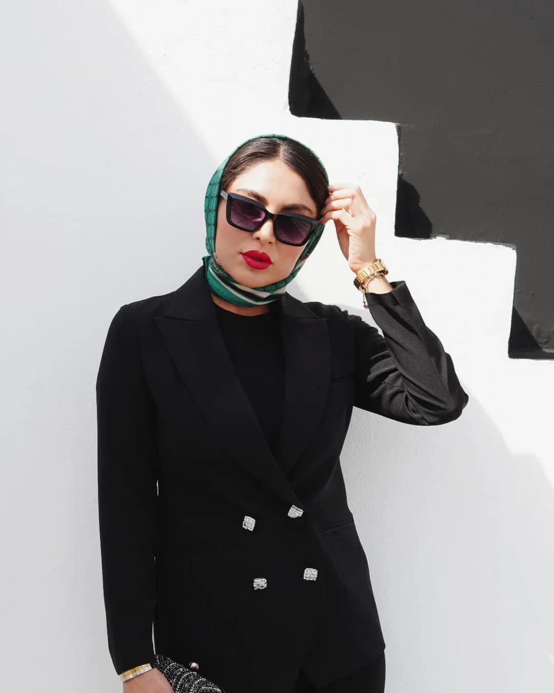 کت تک زنانه، رنگ مشکی، بلند، یقه انگلیسی، آستین بلند