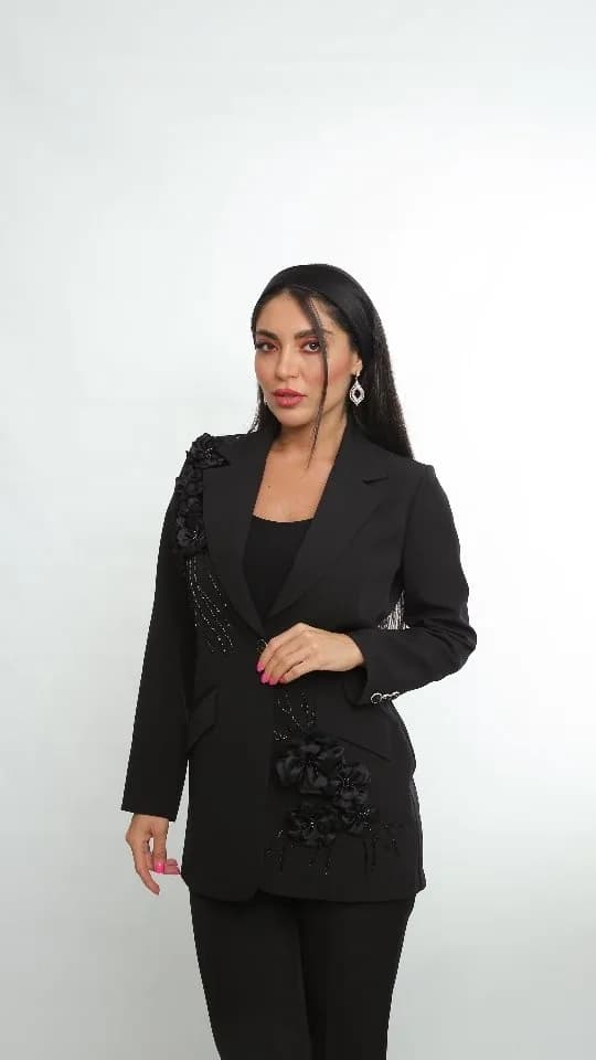 کت تک آرما، رنگ مشکی، طرح گلدوزی، بلند، یقه انگلیسی، آستین بلند