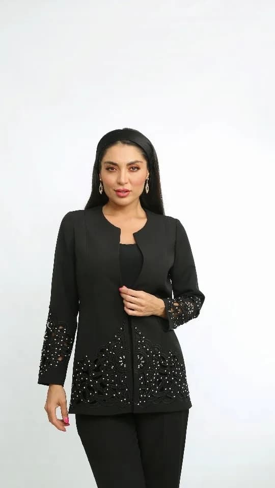 کت و شلوار زنانه، رنگ مشکی، طرح گلدوزی، کوتاه، یقه گرد، آستین بلند