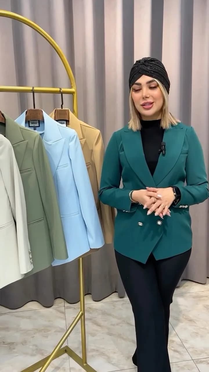 کت تک آنیسا، رنگ سبز تیره، سبز زیتونی، آبی روشن و کرم، دو دکمه، یقه انگلیسی، آستین بلند، جذب