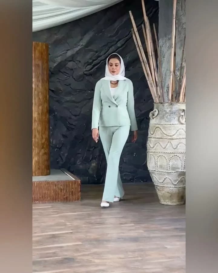 کت و شلوار مجلسی زنانه، رنگ سبز نعنایی، کت دو دکمه، شلوار دمپا گشاد
