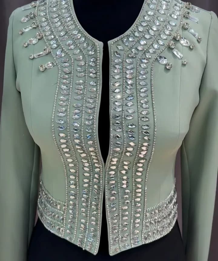 کت و شلوار مجلسی زنانه، رنگ سبز، طرح گلدوزی، کوتاه، یقه گرد