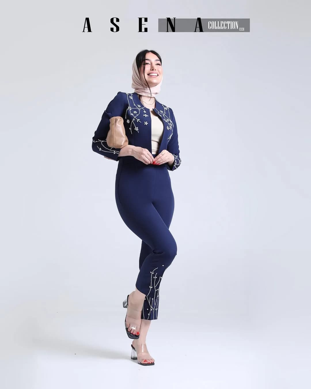 کت و شلوار مجلسی زنانه — رنگ سرمهای — نمای رویتن — جواهردوزی