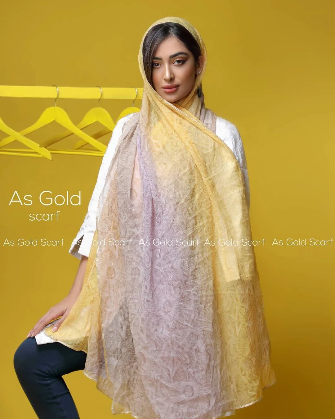 روسری زنانه، رنگ زرد و یاسی، طرح گلدار، بزرگ، قواره‌دار