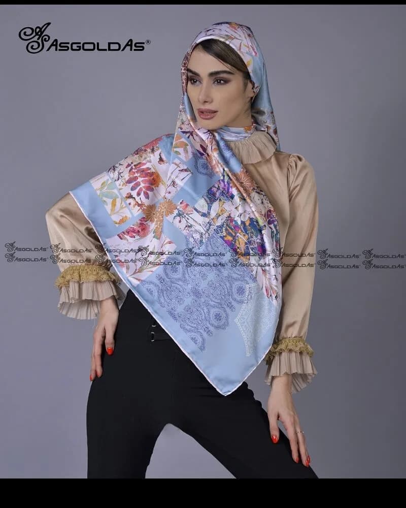 روسری ابریشم دیجیتال، رنگ آبی، کرم و صورتی، طرح هندسی، روسری بزرگ قوارهدار