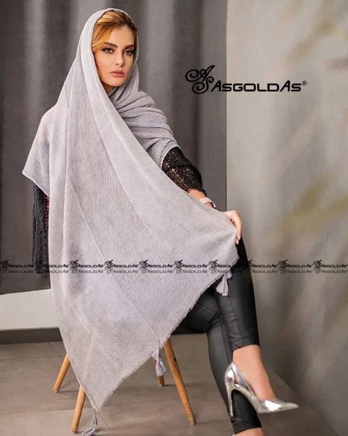 روسری زنانه، رنگ طوسی، قواره‌دار، ریش‌دار