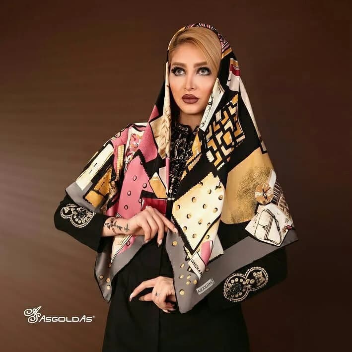 شال، رنگ مشکی، صورتی و طلایی، جنس هندسی، طرح شال ابریشمی بزرگ، زنانه