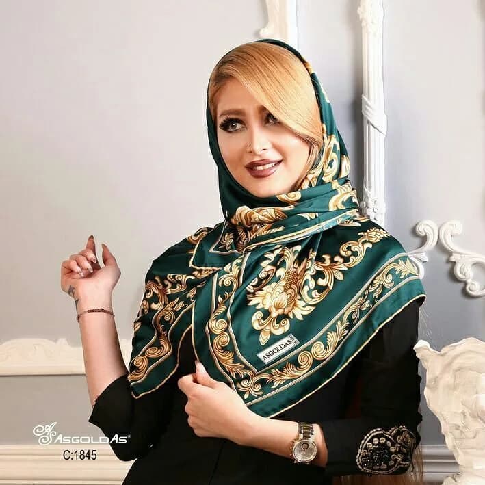 روسری ابریشم دست‌دوز ترک ۱۲۰، رنگ سبز و طلایی، طرح هندسی، بزرگ قواره