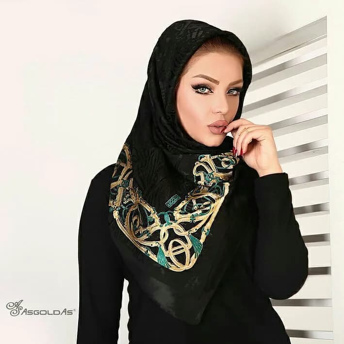 روسری، رنگ مشکی، طلایی و سبز، مربع