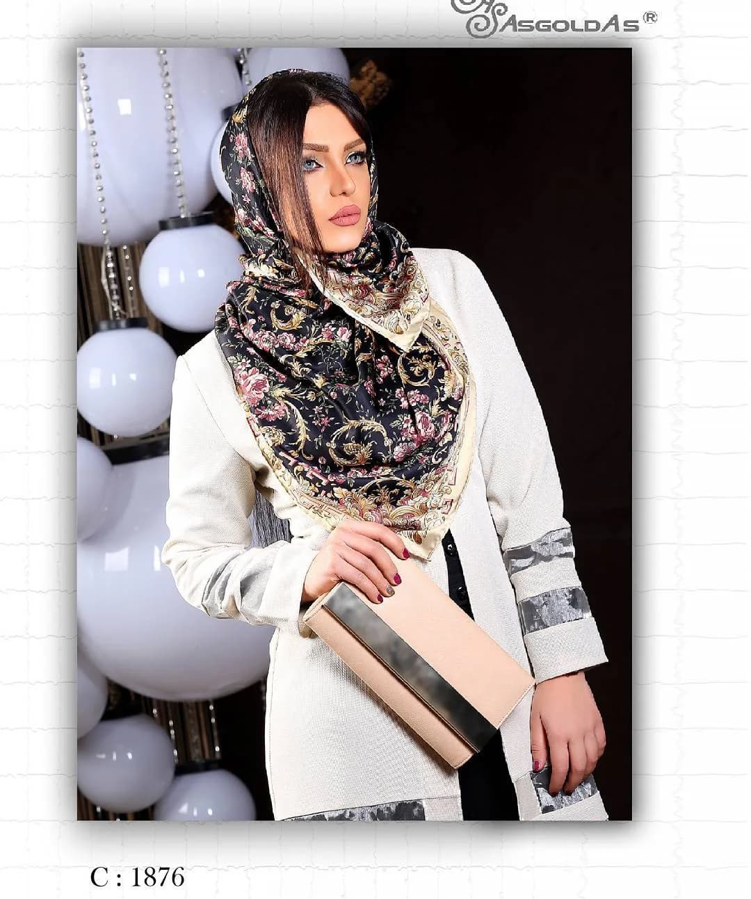 روسری ابریشم دور دست‌دوز قواره بزرگ، رنگ مشکی، طلایی و قرمز، طرح گلدار، مربع