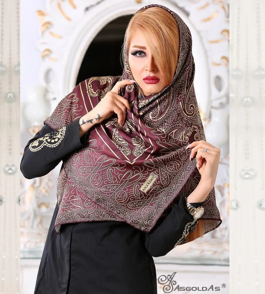 روسری، رنگ قهوه‌ای، مشکی و کرم، جنس نخ، طرح هندسی، قواره‌بزرگ