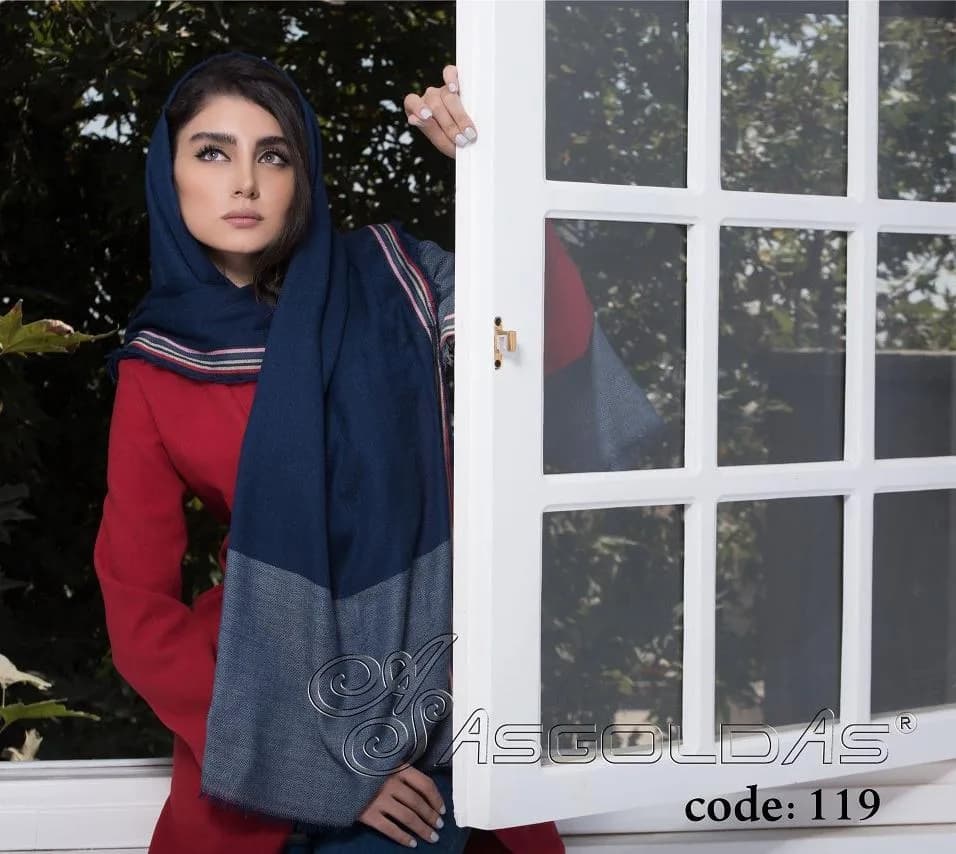 شال نخی پاییزه دستک ساده برشکا، رنگ سرمهای، خاکستری و قرمز، طرح راهراه، مستطیلی، بلند