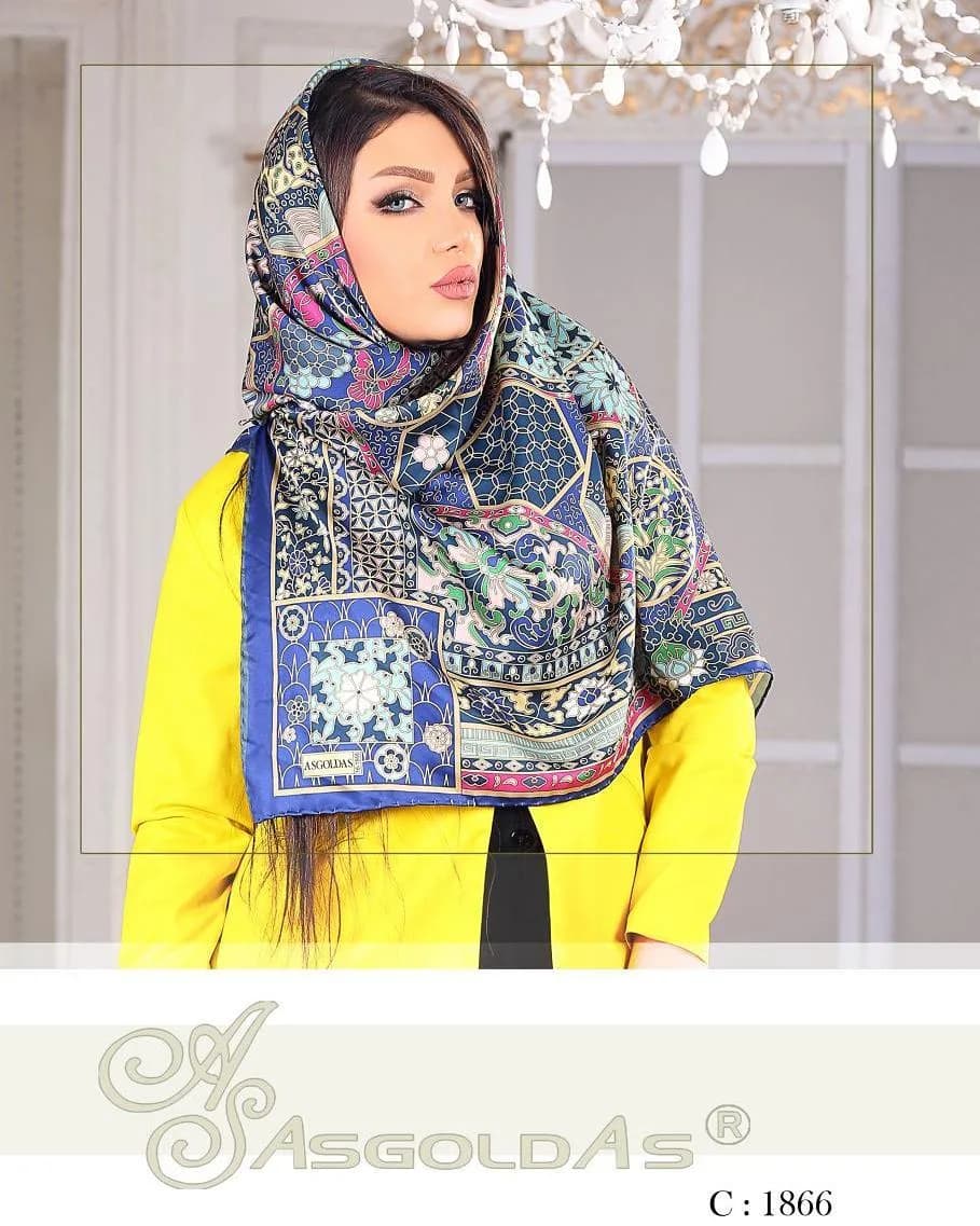 روسری ابریشم دور دستدوز قواره بزرگ، رنگ سرمهای، آبی و زرد، جنس ساتن، طرح هندسی، مربع