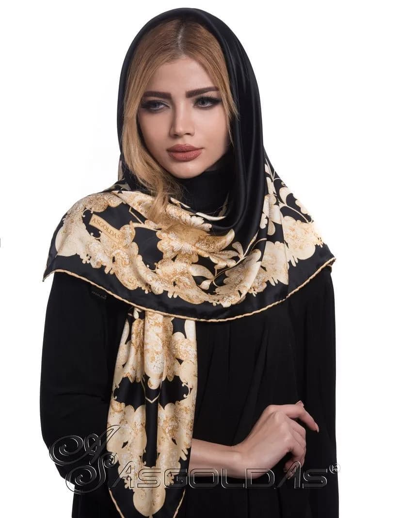 روسری، رنگ مشکی و طلایی، جنس ساتن، طرح گلدار، مربع