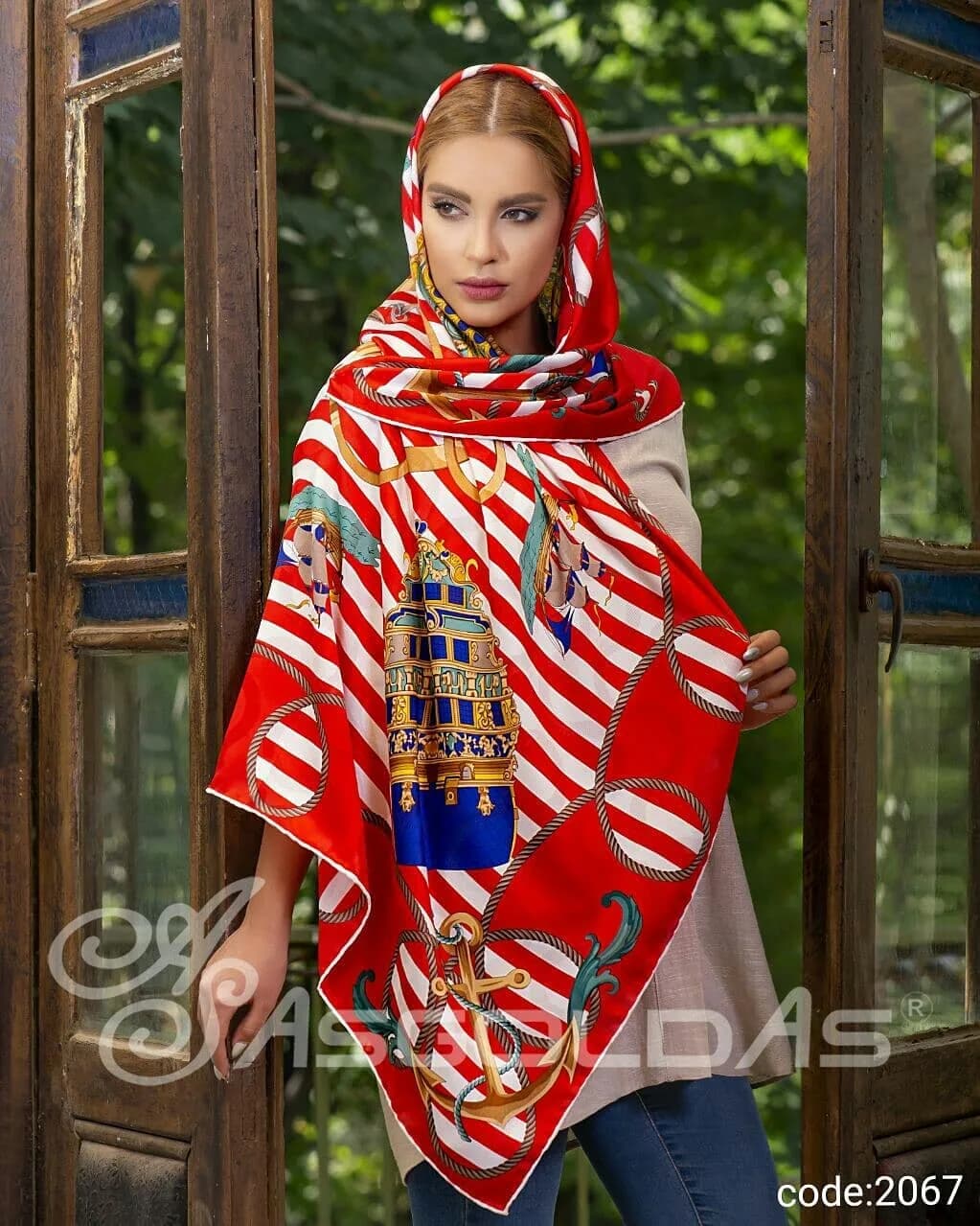 روسری زنانه، رنگ قرمز، سفید و آبی، طرح راهراه، مربع، بزرگ