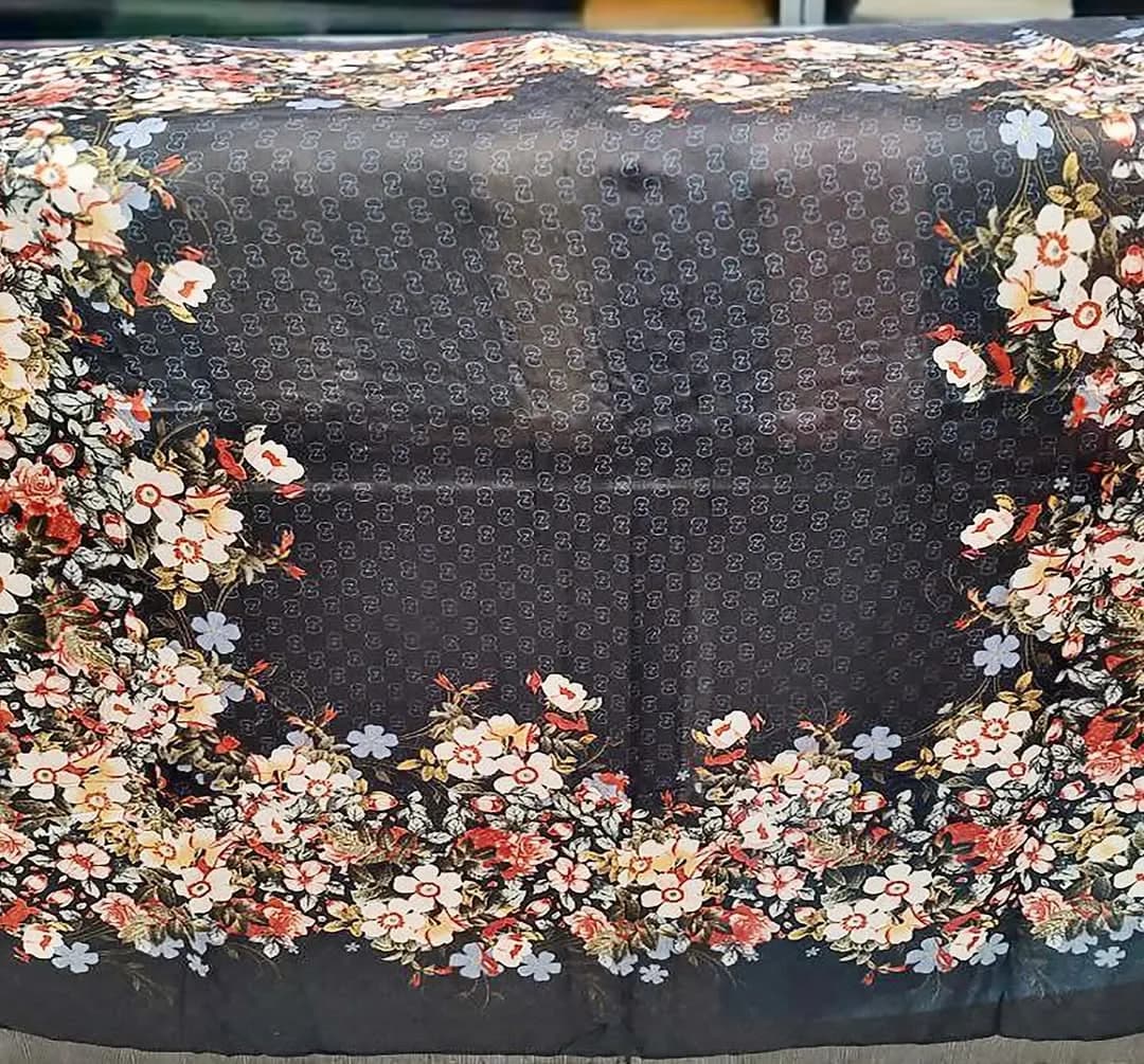روسری سایز ۱۴۰ کد ۱۰۱۴۸ — رنگ مشکی — نمای کامل — طرح گل