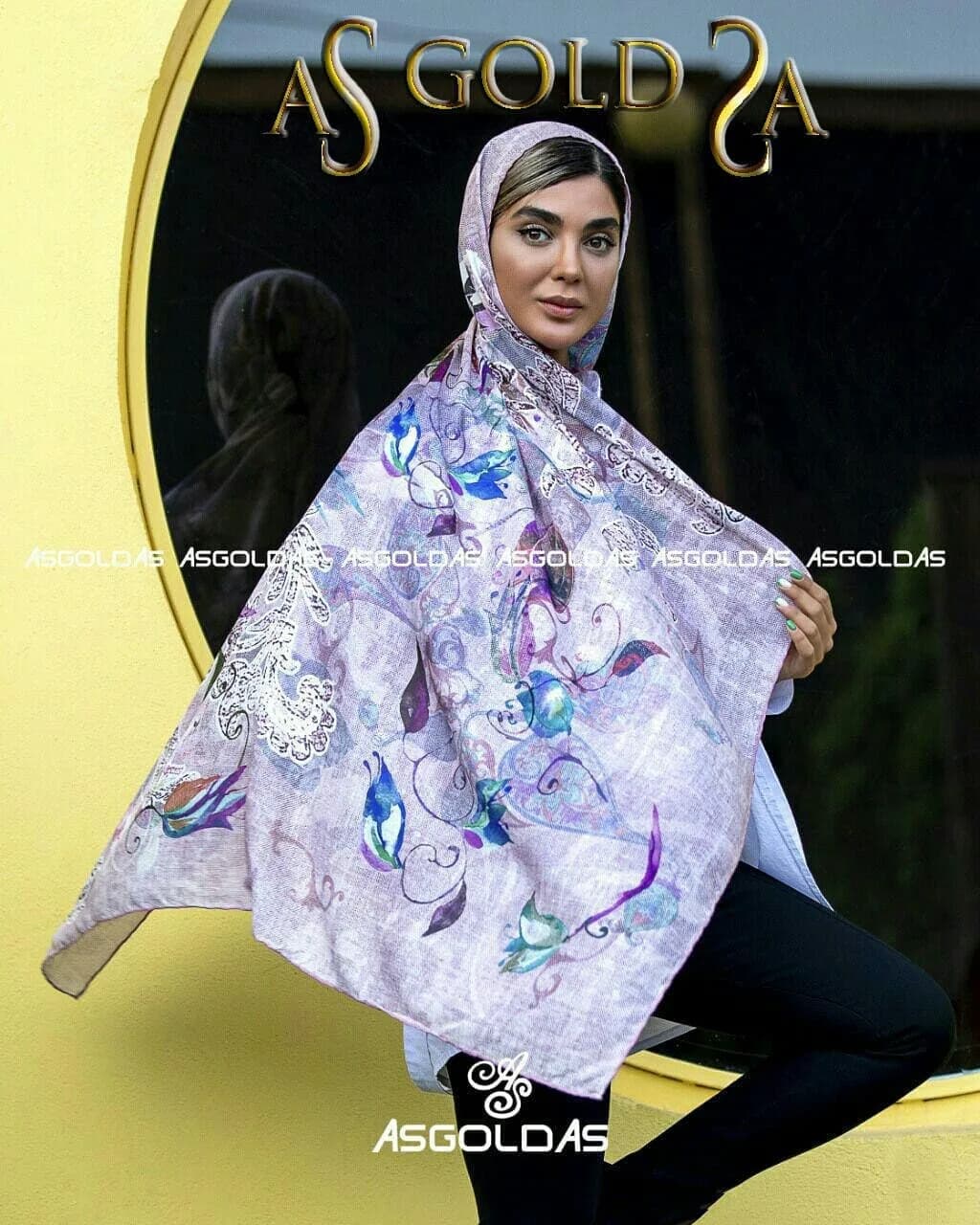 روسری سایز ۱۲۰ کد ۱۰۶۳، رنگ بنفش کمرنگ، آبی و سفید، طرح گلدار، مربع، بزرگ
