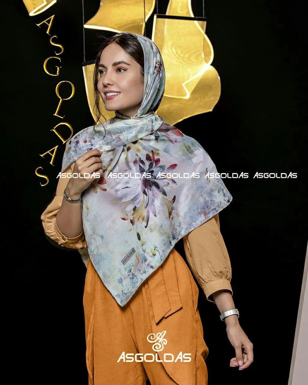 روسری نخی بهاره سایز ۱۱۰ آسگلداس، رنگ سفید، خاکستری و بنفش، طرح گلدار، مربع