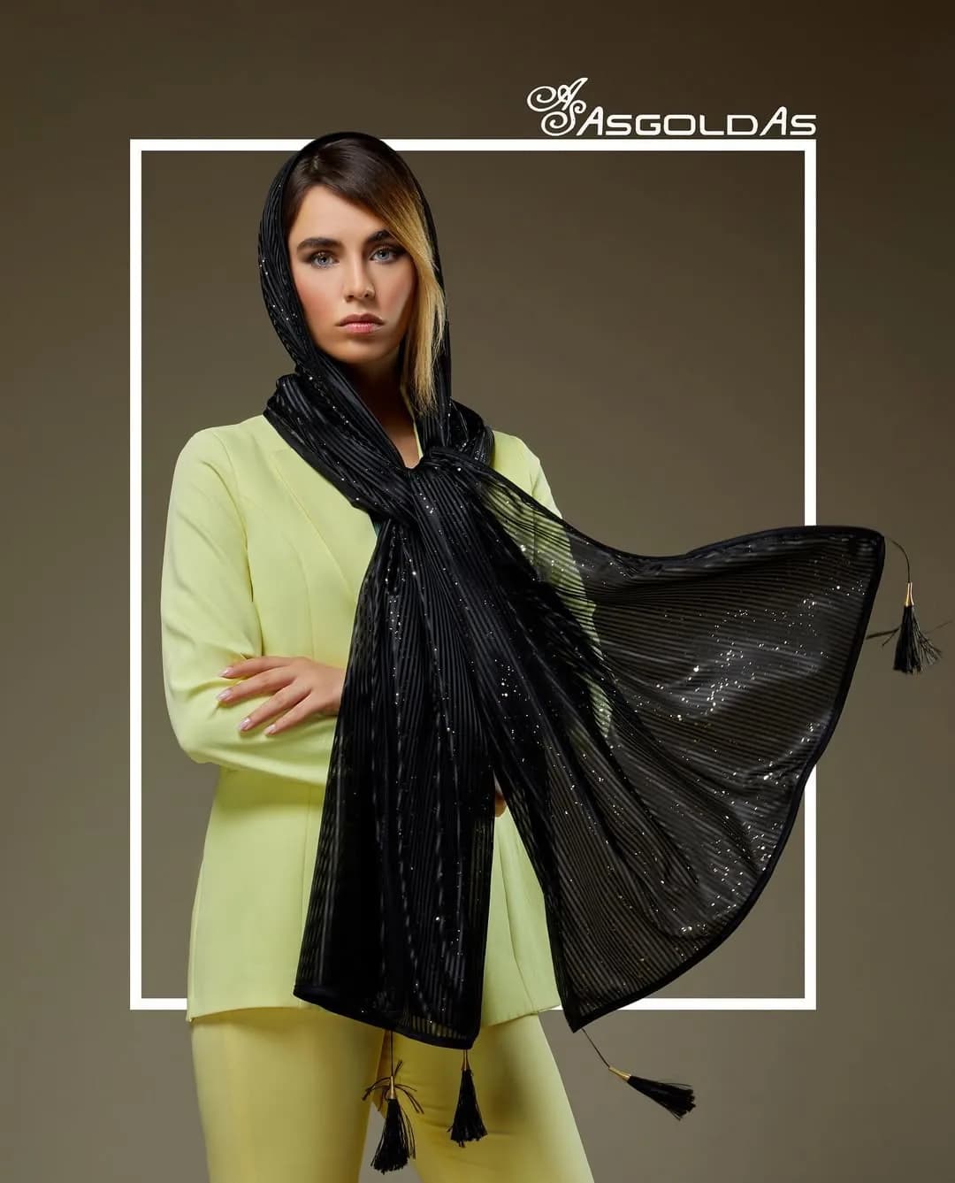 شال مشکی طلایی کریستال کد ۱۰۰۱۸، مستطیلی، پلیسه‌دار، با منگوله