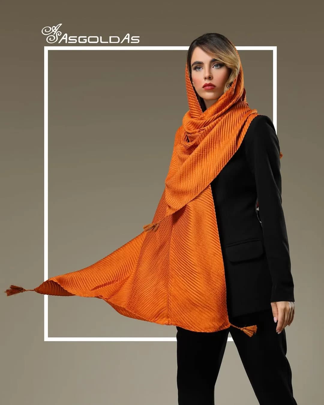 شال زنانه کد ۱۰۰۲۸، رنگ نارنجی، مستطیلی، پلیسهدار، با منگوله