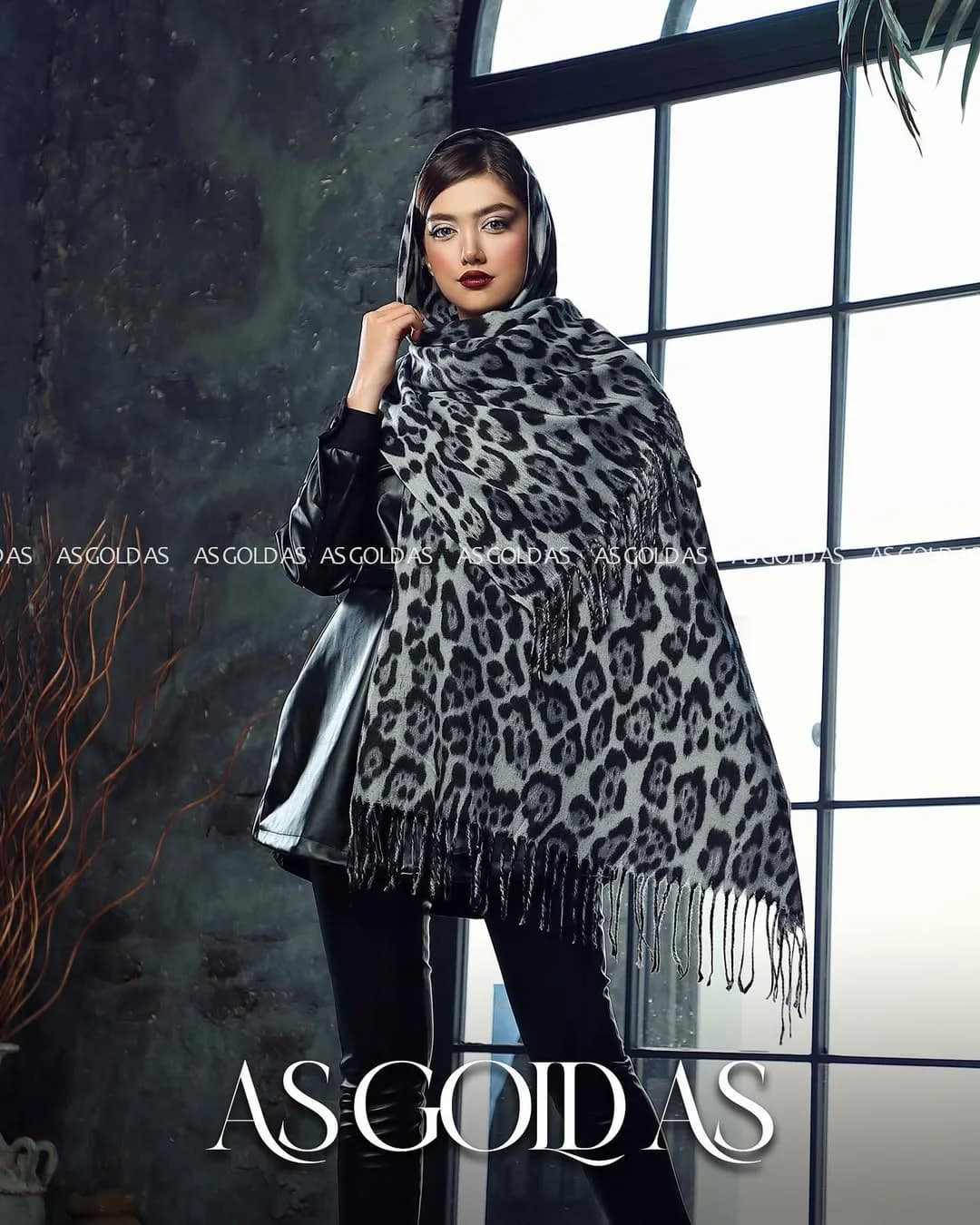 شال زنانه کد ۱۰۰۳۴، رنگ خاکستری و سیاه، طرح پلنگی، مستطیلی، بلند، ریش‌دار