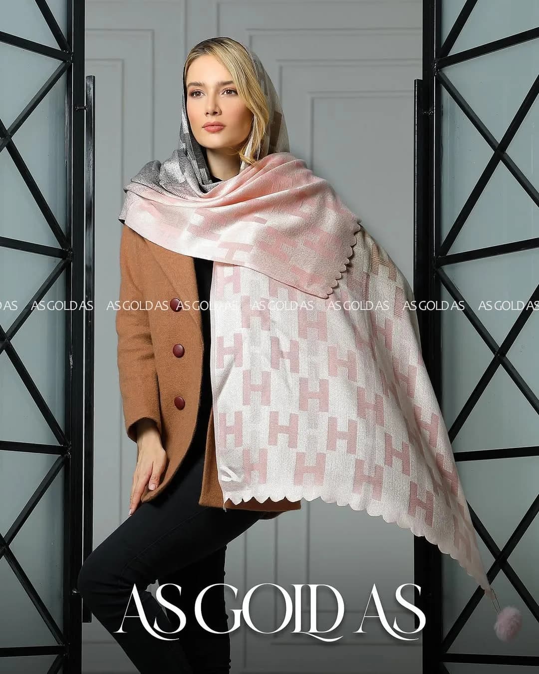 شال کد ۱۰۰۳۵ اسگلداس، رنگ صورتی و سفید، مستطیلی، لبه دندانه دار
