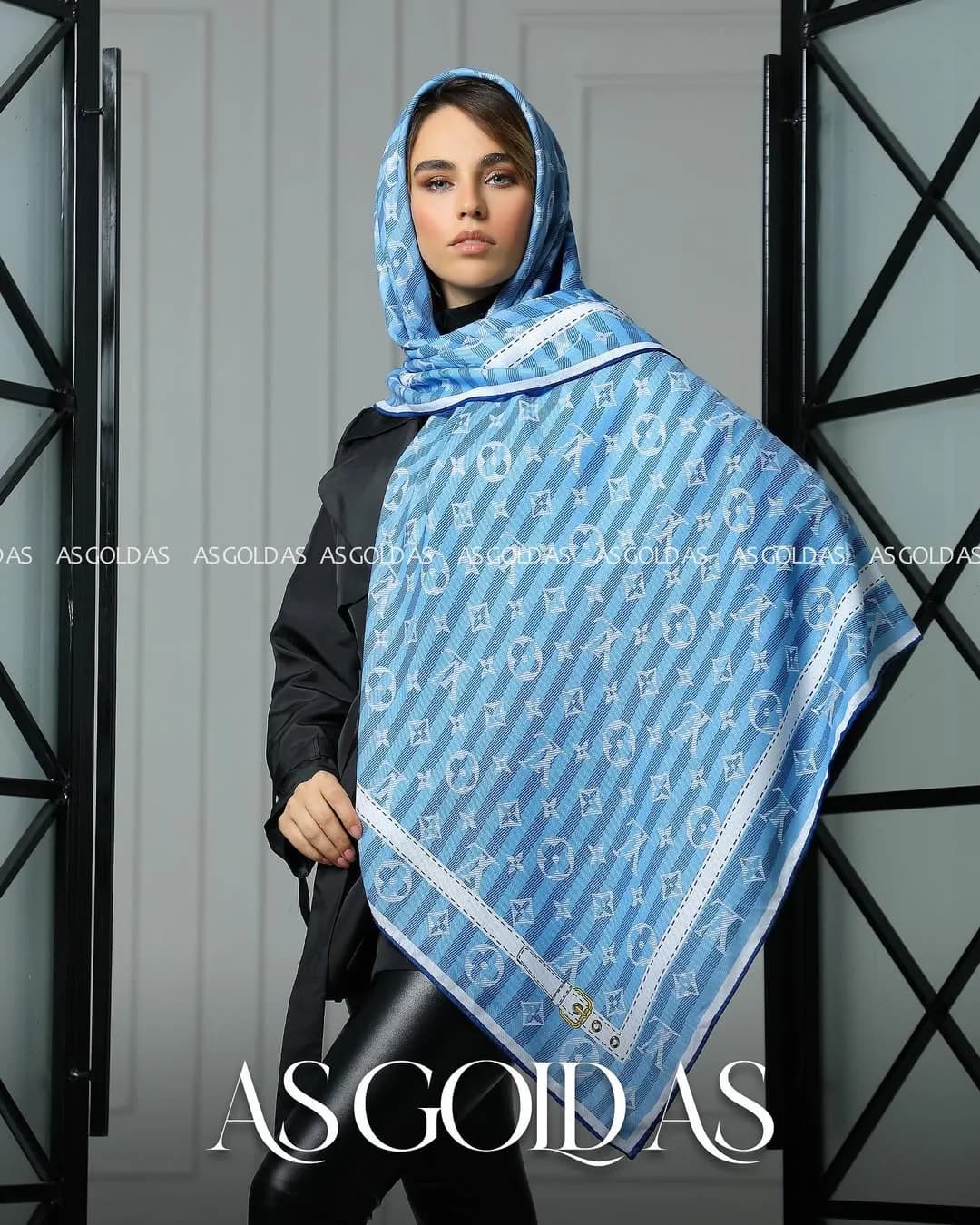 روسری سایز ۱۴۰ کد ۳۰۱۱، رنگ آبی، مربع