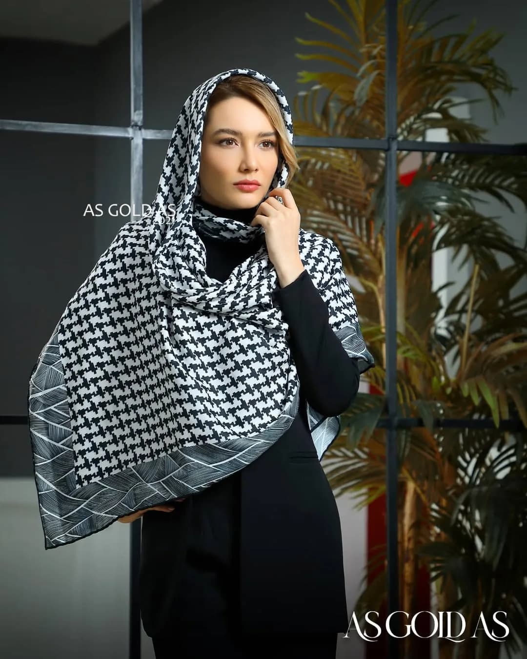 شال سایز ۱۴۰، رنگ مشکی و سفید، بلند چهارگوش