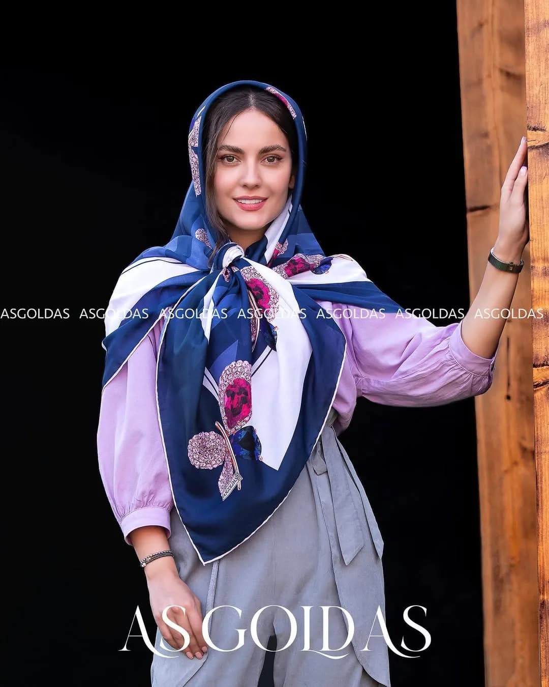 شال نخی سایز ۱۲۰ — رنگ سرمهای — نمای رویتن — طرح جواهر