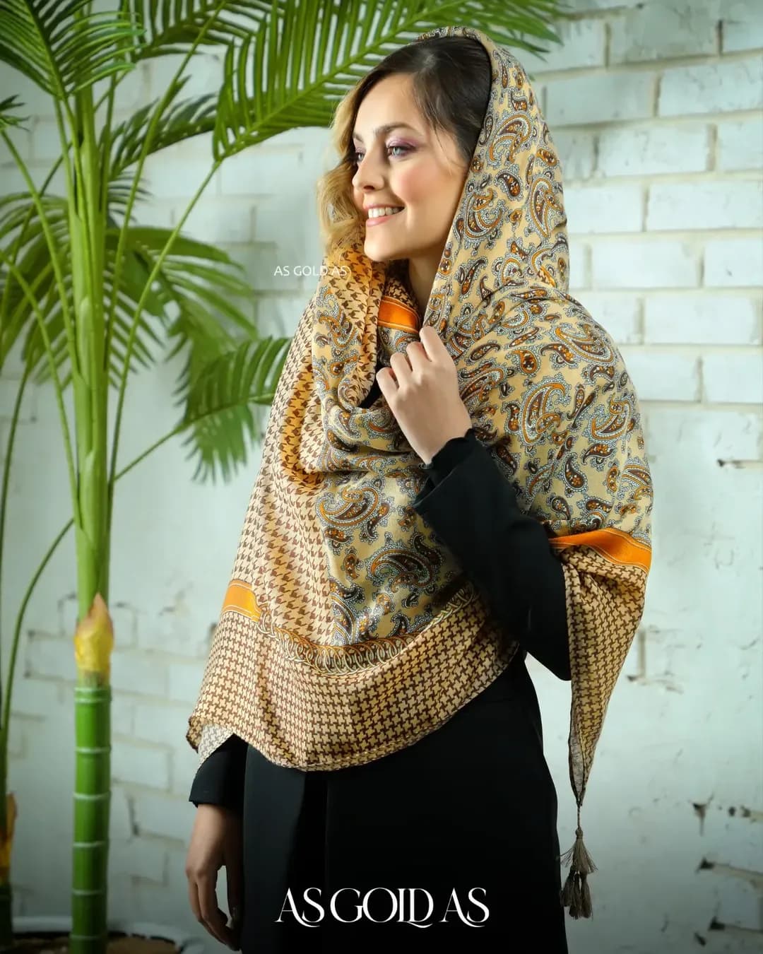 روسری سایز ۱۴۰ آسگلداس، رنگ زرد، قهوه‌ای و نارنجی، مربع، بزرگ