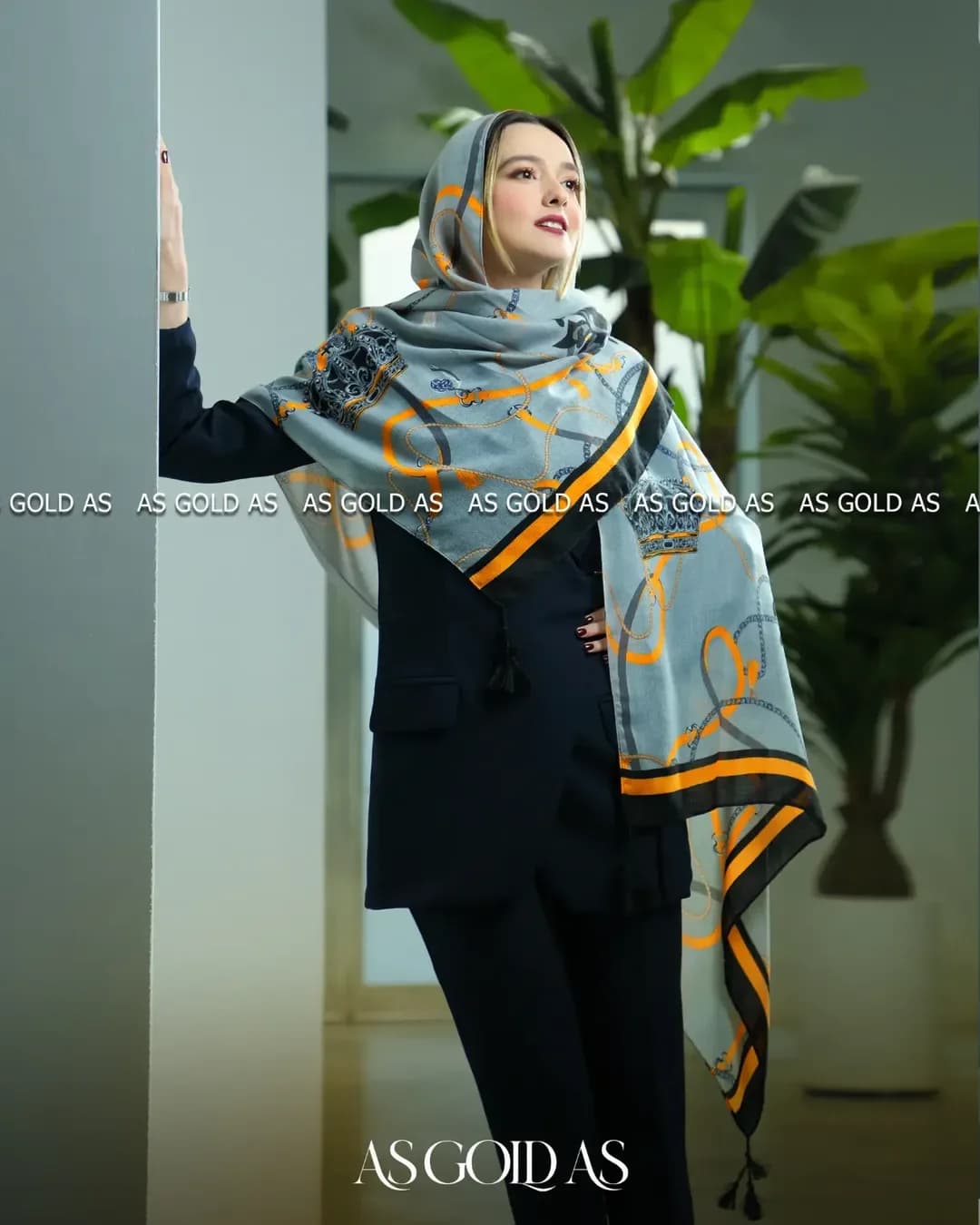 شال نخی آسگلداس، رنگ خاکستری، نارنجی و مشکی، مستطیلی با منگوله