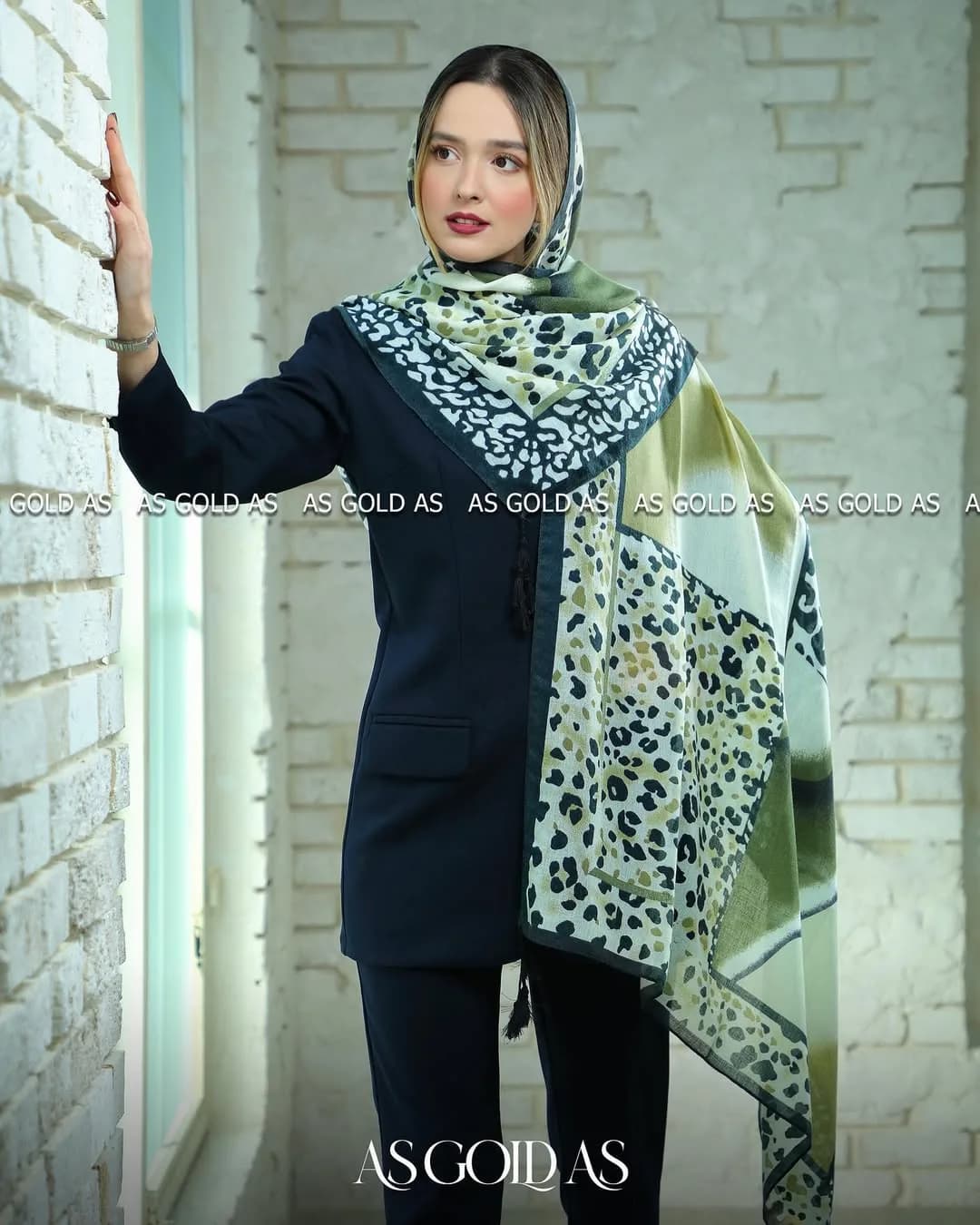 شال ترک نخی آسگلداس، رنگ کرم، سبز و سیاه، طرح پلنگی، مستطیلی، با ریشه