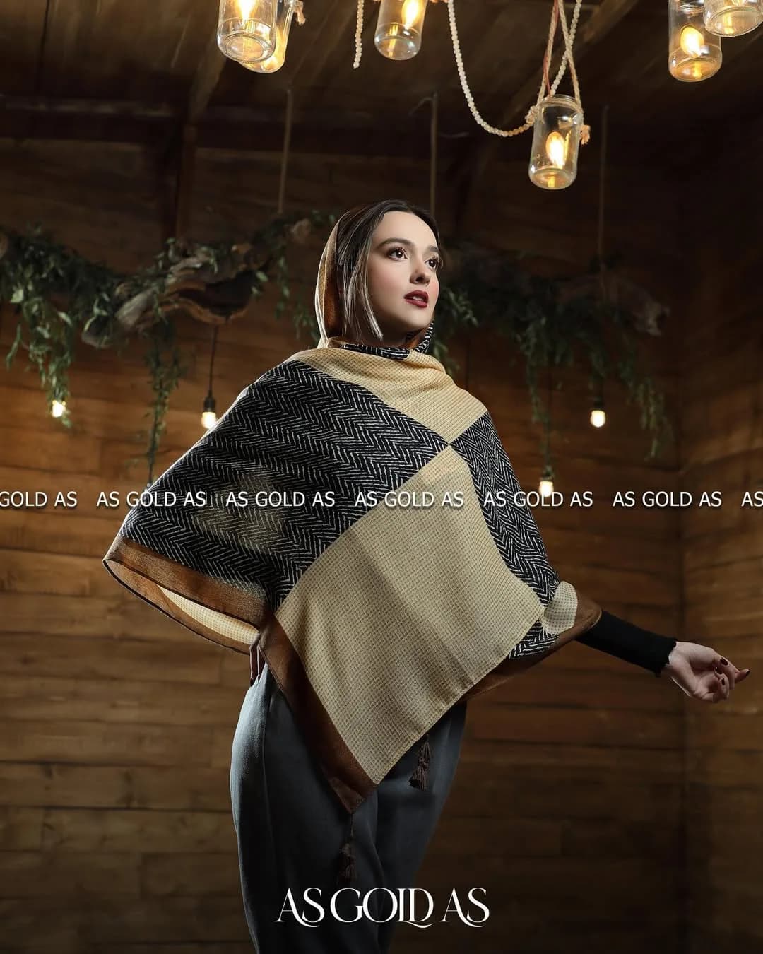 شال نخی ترک، رنگ کرم و سیاه، طرح هندسی، مستطیلی، بلند