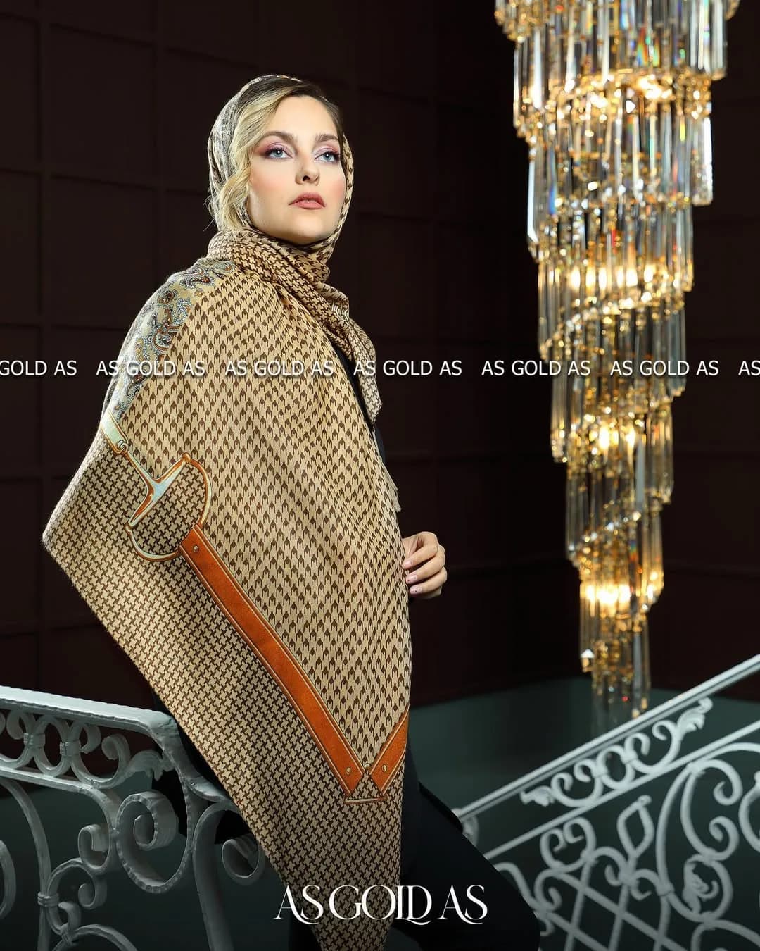 روسری ترک سایز ۱۴۰ آسگلداس، رنگ قهوهای و کرم، طرح هندسی، مربع، بزرگ