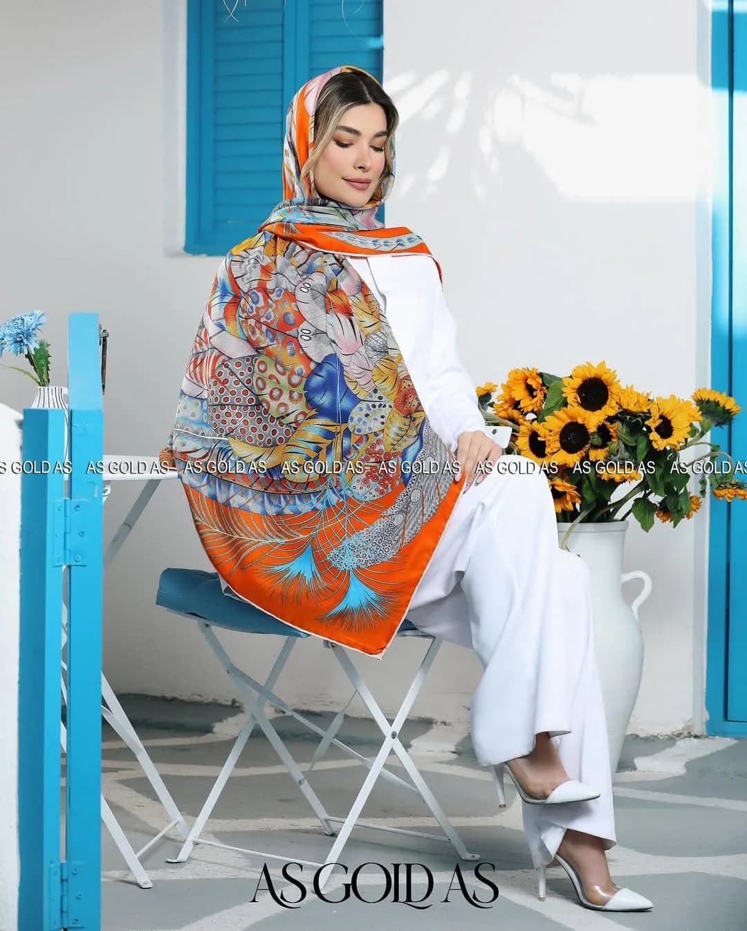 روسری سایز ۱۴۰ کد ۱۰۰۶۲ — رنگ نارنجی — نمای رویتن — سایز ۱۴۰