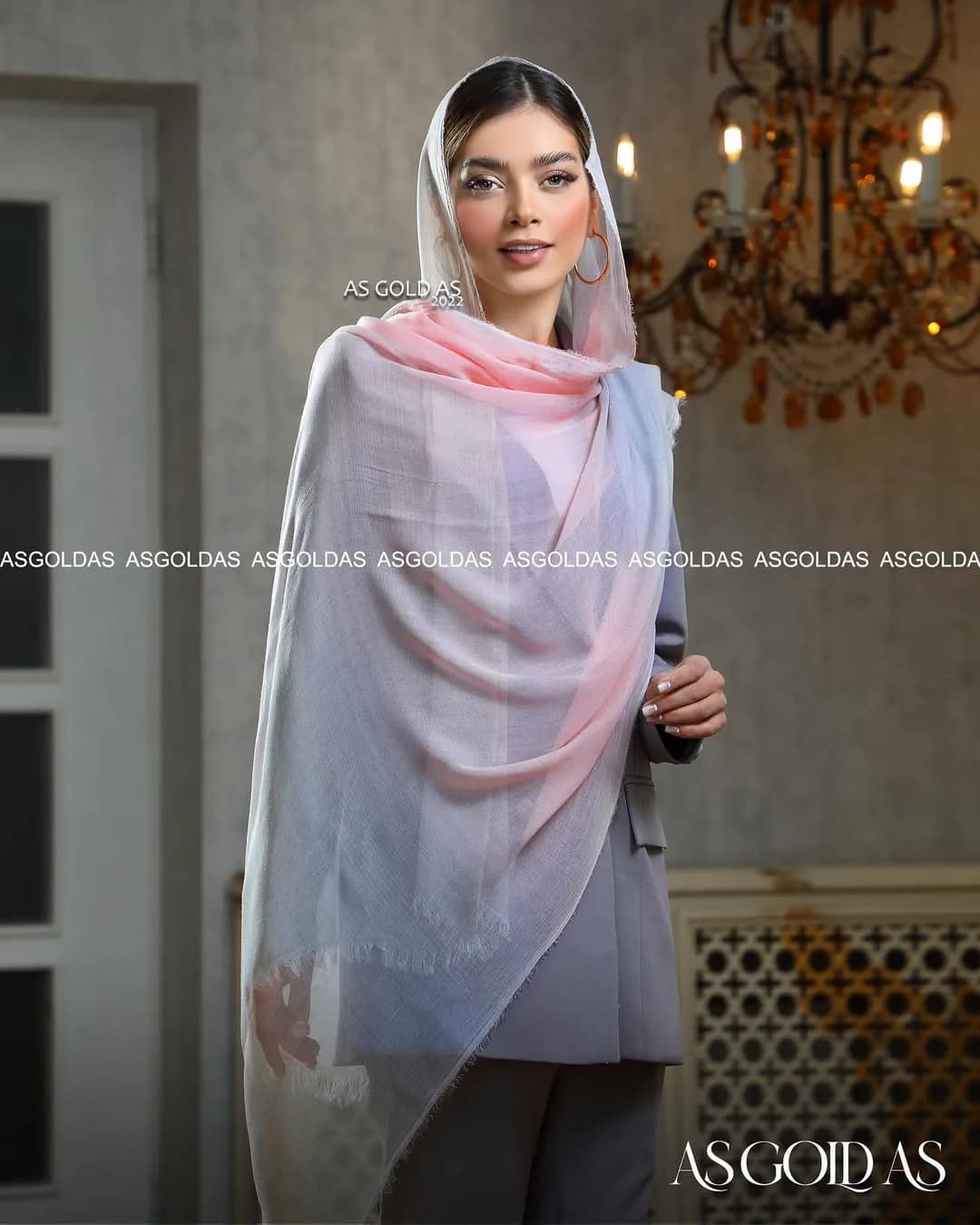 شال نخی طیفی کد ۱۰۰۸۰، رنگ سفید، صورتی و آبی، بلند