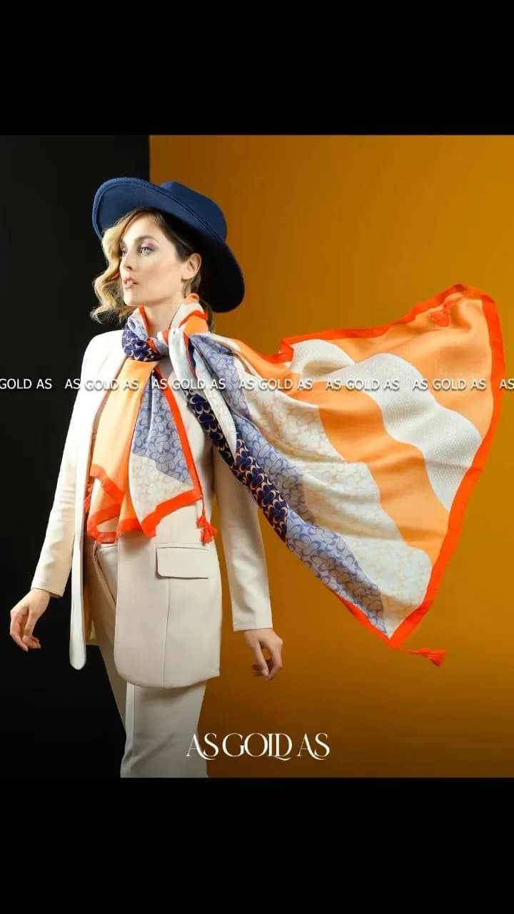 روسری زنانه، رنگ نارنجی، سفید و آبی، مربع، با منگوله