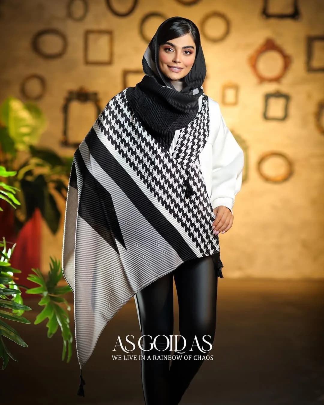 شال نخی کد ۱۰۱۰۵، رنگ سفید، سیاه و خاکستری، طرح هندسی، مستطیلی، بلند