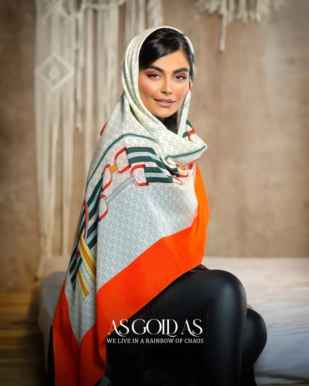 شال سایز ۱۴۰، رنگ سفید، نارنجی و سبز، مستطیلی، بزرگ