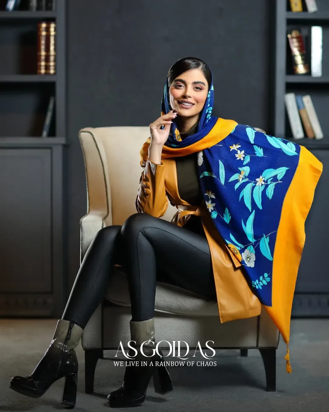 شال سایز ۱۴۰، رنگ آبی، زرد و سفید، طرح گلدار، شال بلند دورنگ