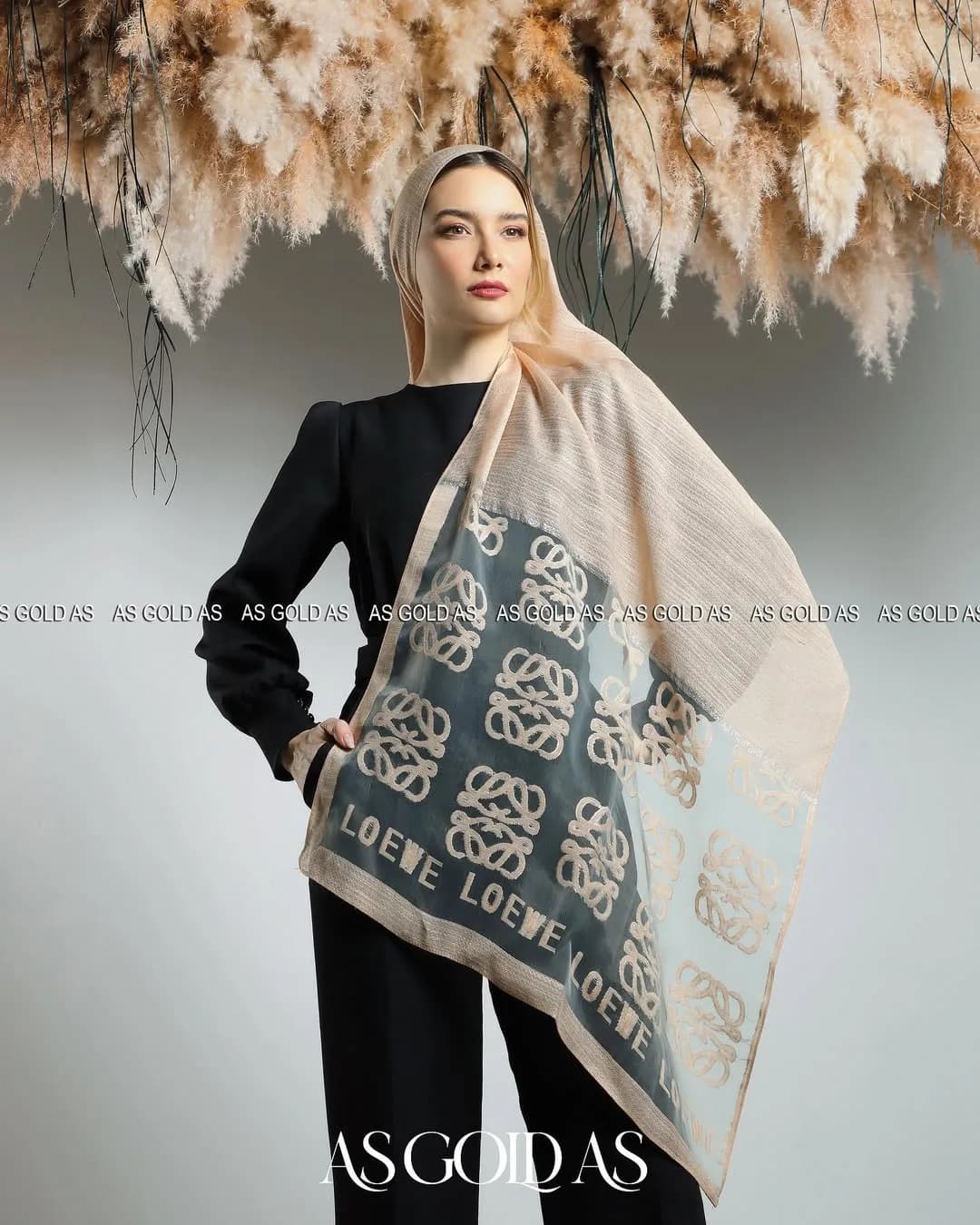روسری نخی کد ۱۰۰۶۰، رنگ کرم و سبز تیره، مربعی