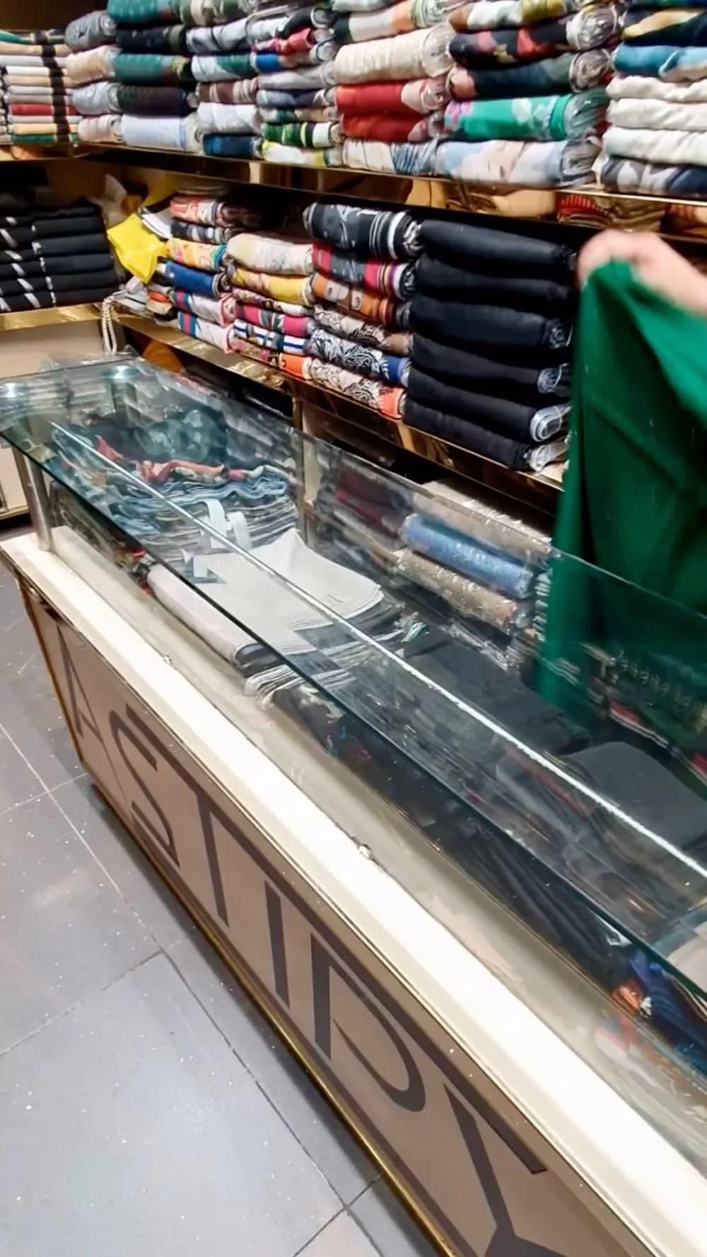 شال پلیسه پولکی لبه ریش‌دار پاییزه، رنگ سبز، مستطیلی